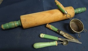 VINTAGE 30S GREEN HANDLED ROLLING PIN PLUS