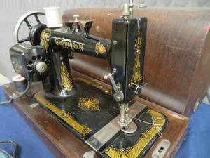VINTAGE SEWING MACHINE
