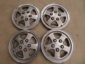 FORD AEROSTAR MAG STYLE WHEEL COVERS