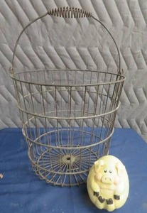 OVERSIZED METAL WIRE BASKET (BIG EGG BASKET)