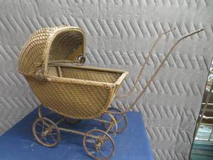 WICKER MARY LU  BABY CARRAGE (DOLL)