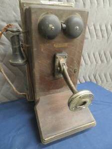 ANTIQUE VINTAGE TELEPHONE