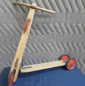 VINTAGE WOODEN SCOOTER  HADEE KIDDY STEP