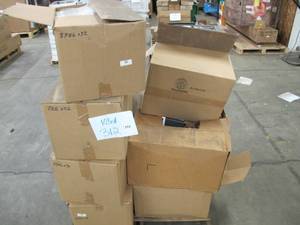lot 312 image: Pallet of NEW Tech Liquidators Items - Mainly Incase Macbook Covers