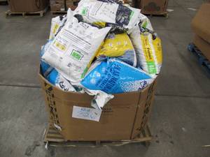 lot 326 image: Pallet of over 1,750 lbs of Diamond Crystals Solar Naturals Salt Crystals for Water Softeners