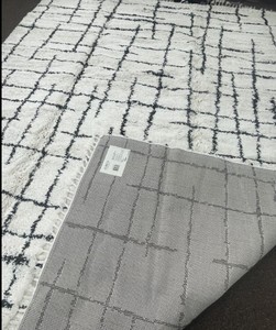 lot 387 image: ZURICH SHAG RUG - Cream and Dark Gray - 6 x 9