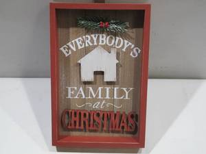 lot 867 image: NEW Hallmark Everybodys Family At Christmas Wall Hanging - Painted Wood