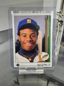 1989 Upper Deck Hand Correlated Baseball Album 800 Card Set Including the Ken Griffey Jr Rookie Card #1
