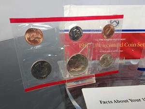 1987 U.S Mint Uncirculated P & D Coin Set