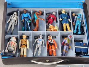 LK Vintage Star Wars Case Filled with (28) Original Star Wars Action Figures WW