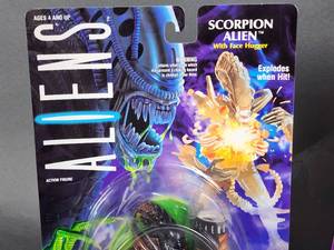 (2) Kenner Aliens Action Figures