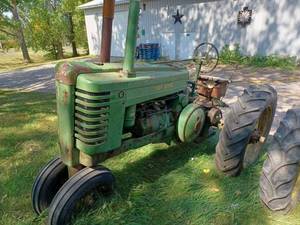 lot 11 image: John Deere G NF, Serial No. 30325, (Has been in storage for more than a decade, not running)