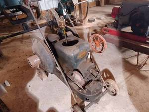 lot 47 image: Fairbanks-Morse Style Z Type Single Cylinder Antique Gas Engine on a 4-Wheel Antique Wagon