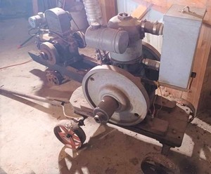 lot 48 image: Unknown Single Cylinder Dual Flywheel Antique Gas Engine Model 100-31-D, Serial No. 100-1-E