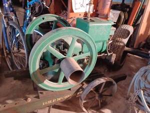lot 49 image: McCormick-Deering 1 12 hp. 500 rpm. Single Cylinder Antique Gas Engine, Serial No. W 58794