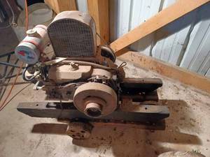 lot 50 image: Unknown 2-cylinder Gas Engine on a Vintage 3-Wheeled Cart, has a Plastic Fan behind the Shroud