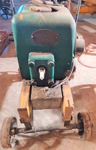 lot 52 image: Fairbanks-Morse Style D, Type J 1 12  hp. Antique Gas Engine with Crank