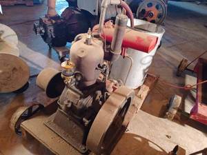 lot 53 image: Cushman 800 rpm. Model C Gas Engine with Automatic Oiler, Serial No. 22087, on Antique Cart
