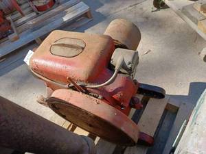 lot 61 image: International Harvester Type LB Gas Engine, 300 - 500 rpm Pulley Speed, Serial No. BA121562