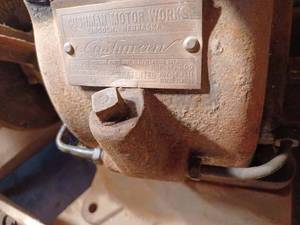lot 74 image: Cushman 800 rpm. Model C Gas Engine with Container or Extra Parts