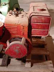 lot 104 image: Vintage Briggs & Stratton Single Cylinder Horizontal Shaft Gas Engine, Model No. 143302