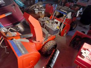 lot 109 image: Simplicity Snow Blower