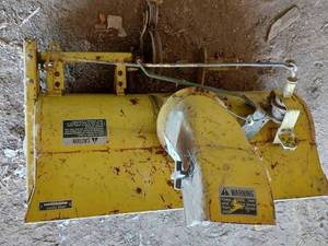lot 131 image: John Deere 36-inch Front Mounted Snow Blower, G338K 450456M