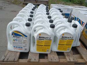 lot 211 image: 39 Unopened Jugs of Shell Rotella T Motor Oil - Have been in Storage for about 15 years