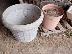 lot 247 image: Two Large Plastic Flower Pots, Two Wooden Planter Boxes, and Three Plastic Planter Boxes