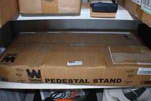 Pedestal Stand