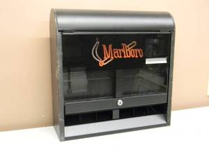 lot 43 image: VINTAGE - NEW OLD STOCK - MARLBORO LIGHTED BACK BAR DISPLAY - NICE - WORKS - GREAT OLD SCHOOL PIECE - SEE PICTURES