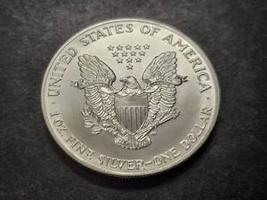 1990 AMERICAN SILVER EAGLE 1 TROY OZ .999 FINE SILVER