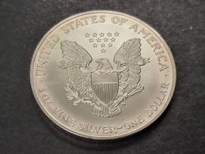 1998 AMERICAN SILVER EAGLE 1 TROY OZ .999 FINE SILVER