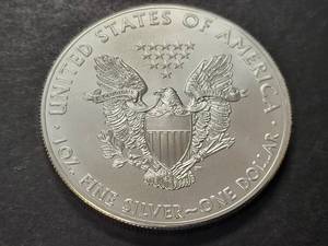 2011 AMERICAN SILVER EAGLE 1 TROY OZ .999 FINE SILVER
