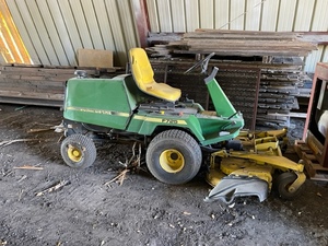 John Deere F725 Riding Lawnmower