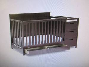 Graco Hadley 4-in-1 Convertible Cri...