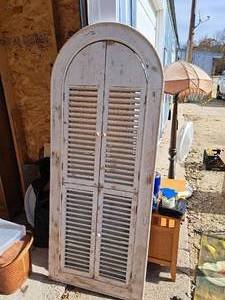 lot 310 image: Mirror with Shutters