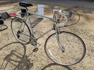 lot 312 image: Raleigh 22 10-speed Street Bike  24 Silver Frame