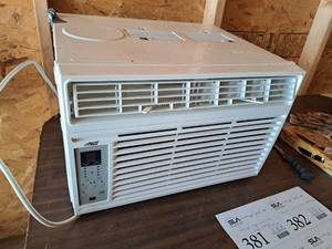 lot 382 image: Artic King Window Air Conditioning Unit