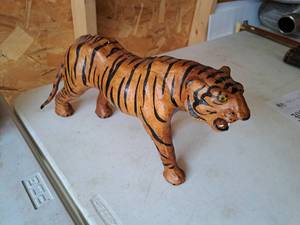 lot 396 image: Tiger Table Statue