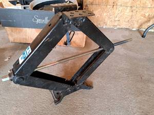 lot 376 image: BAL RV Products Scissor Jack