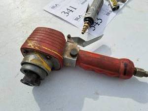lot 343 image: Central Pneumatic 6 Professional Air Dual Action Sander