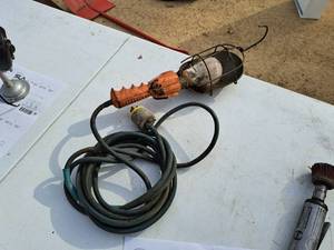 lot 345 image: Shop Work Light with Power Cord