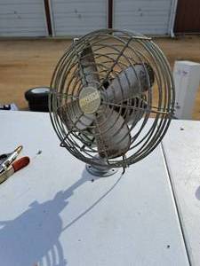 lot 352 image: Casco Deluxe Table Fan
