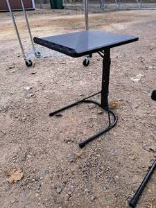 lot 424 image: TV Dinner Tray