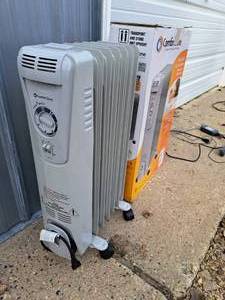 lot 419 image: Comfort Zone Space Heater