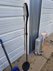 lot 420 image: LED Flexible Floor Lamp