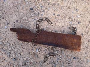 lot 436 image: Pointing Hand Wall Dcor