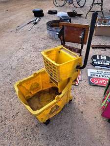 lot 441 image: Plastic Mop Bucket w Squeegee