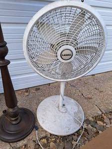 lot 451 image: Lasko Oscillating Pedestal Fan